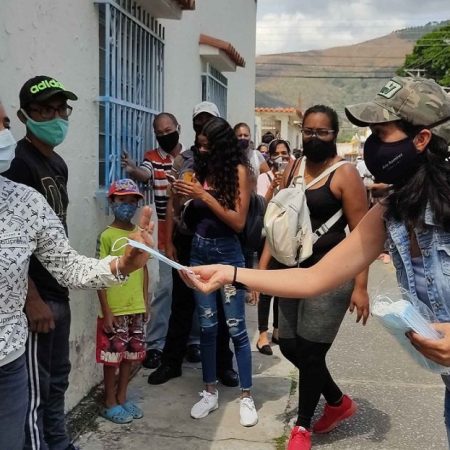 Alcaldía de Naguanagua inició este mes la entrega de insumos de bioseguridad en las principales avenidas de la entidad. (Cortesía)