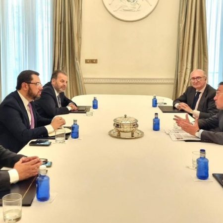 Opositores venezolanos y canciller español acordaron priorizar problemas económicos y sociales en futuros diálogos
