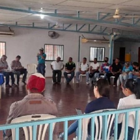 Nutrida asistencia de dirigentes gremiales en el pleno celebrado Sucre.