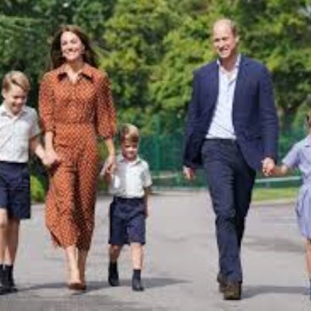 El palacio de Kensington difundió este martes una nueva fotografía sin retocar del príncipe Luis con motivo de su sexto cumpleaños, tomada por su madre, la princesa de Gales.