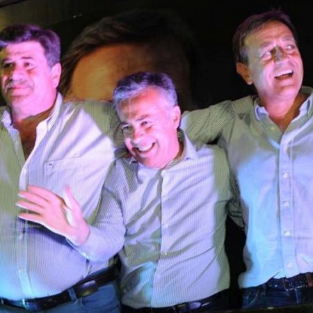 Rodolfo Suárez, a la izquierda, ganó la gobernación de Mendoza. Foto cortesía