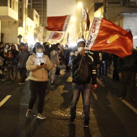 Seguidores del izquierdista Pedro Castillo en las calles. Foto EFE
