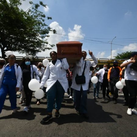 Entierro de la médico Nardy Mora. Foto: Jacinto Oliveros