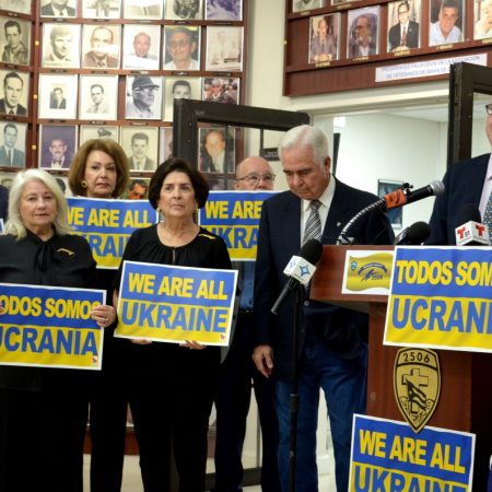 Grupos del exilio cubano pidieron este martes en Miami a la comunidad internacional que "replique" a Cuba, Venezuela y Nicaragua las sanciones impuestas a Rusia por invadir Ucrania, por su "complicidad" con el Gobierno de Vladímir Putin en este conflicto. Foto EFE