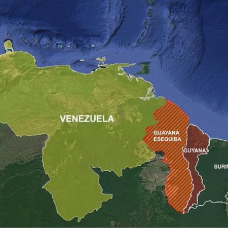 Guyana asegura que no planea tomar acciones ofensivas contra Venezuela