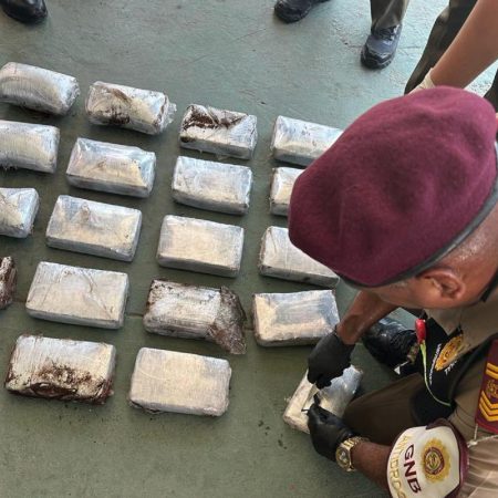 Ejército de Colombia incautó en La Guajira, fronterizo con Venezuela, más de 2,7 toneladas de marihuana y capturaron a cuatro personas