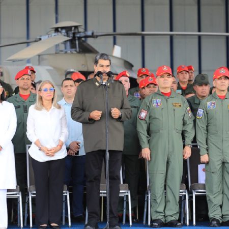Maduro asegura que la Fuerza Armada está "presta y preparada para defender el territorio"