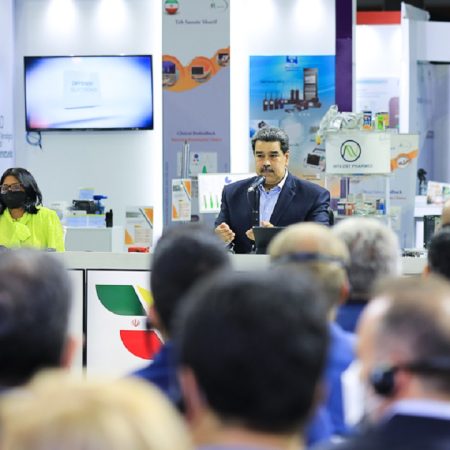 Maduro desprecia la amenaza de Estados Unidos de intensificar las sanciones