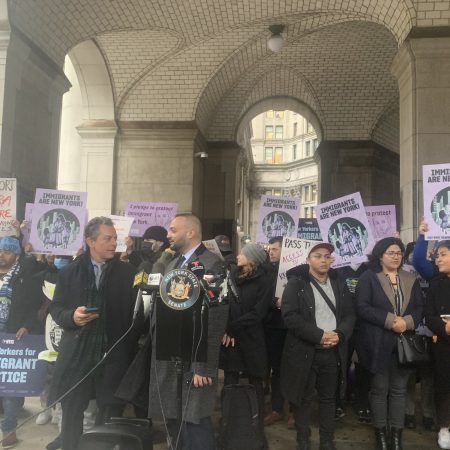 Religiosos piden a Texas poner fin a “su práctica inhumana  con inmigrantes”