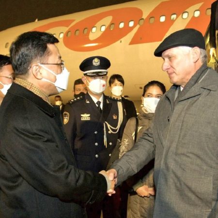 Díaz-Canel llega a China para verse con Xi y firmar acuerdos bilaterales