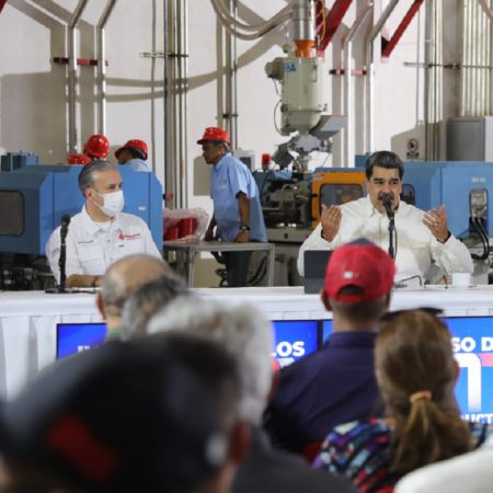 Maduro llama a trabajadores a protestar en contra de las sanciones