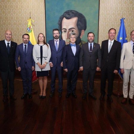 Oficialismo y la UE acuerdan reconstruir relaciones bilaterales de respeto