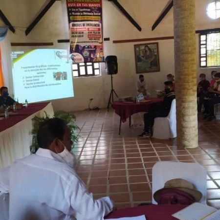 Mesas de trabajo de sectores beneficiados con suministro de combustible en Barinas (Foto Cortesía)
