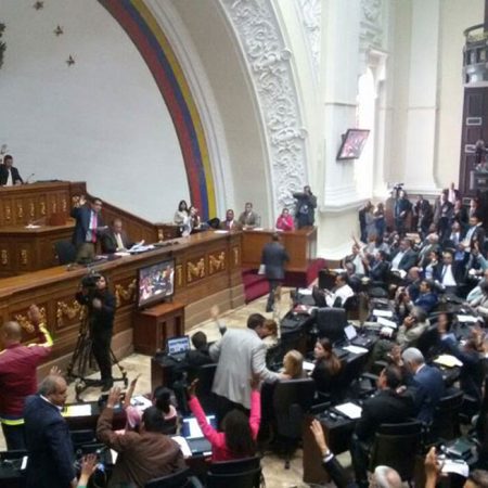 El jefe de la fracción mayoritaria, Stalin González, indicó que durante esta semana se discutirá en el Legislativo un acuerdo de rescate al sufragio. (Foto Archivo)