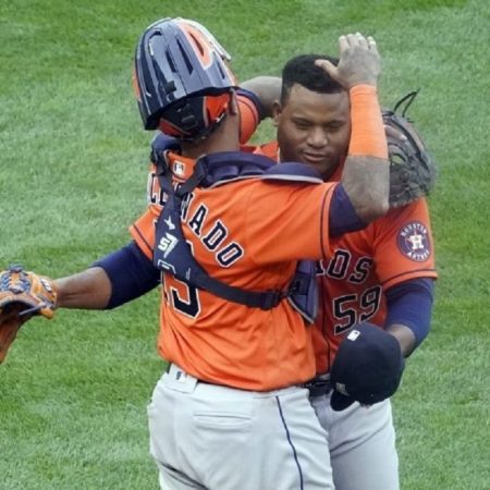Dio dos bases por bolas y sacó cinco ponches. Foto cortesía: septimaentrada.com