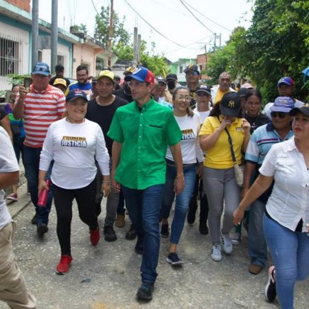 Capriles asegura que mantendrá su campaña por la candidatura presidencial a pesar de la agresión