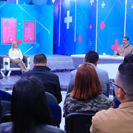 Maduro reitera que la decisión del TSJ sobre inhabilitación de Machado es firme