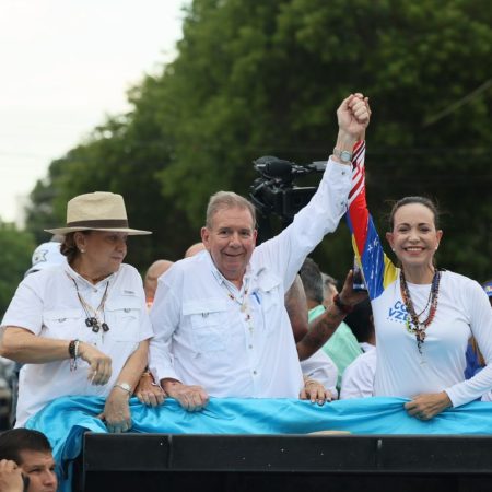 González Urrutia ofrece a opositora Machado el cargo "que ella desee" en eventual gobierno