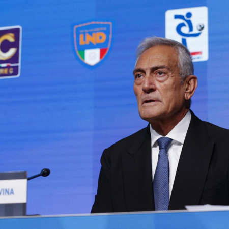 Gabriele Gravina, presidente de la Federación Italiana de Fútbol (FIGC) que ha presentado su dimisión tras la eliminación de la selección en la repesca del Mundial. EFE/EPA/FABIO FRUSTACI