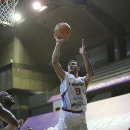 Garly Sojo fue el máximo anotador de Broncos con 15 unidades. Foto cortesía: Prensa Superliga de Baloncesto.
