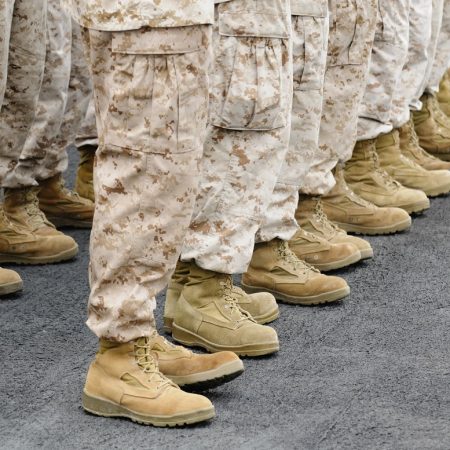 Ejército de EE.UU. comienza a expulsar a los soldados que no están vacunados