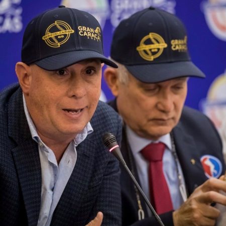 Giussepe Palmisano, presidente de la Liga Venezolana de Béisbol Profesional (LBPV), y Juan Francisco Puello Herrera, comisionado de Béisbol Profesional del Caribe
