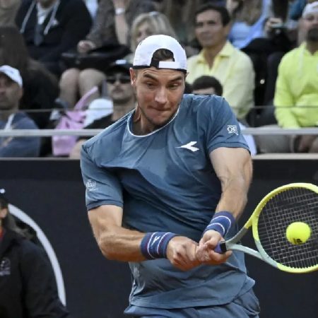 Tsitsipas