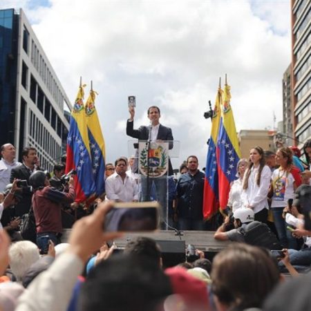 Guaido jura como presidente