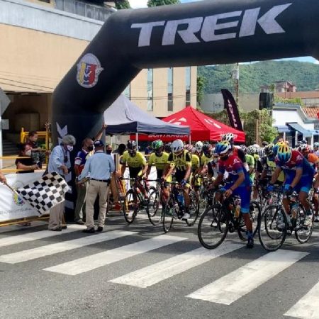 Pedalistas de diversos equipos de Venezuela se dieron cita en Valencia. (Foto Cortesía)