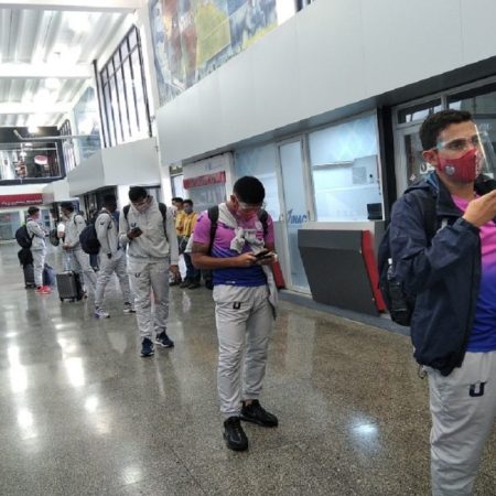 Integrantes del equipo Estudiantes de Mérida partió desde Valencia a Buenos Aires
para representar a Venezuela en la Copa Libertadores. (Cortesía)