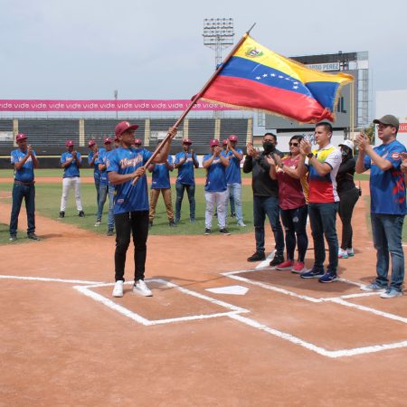 Abanderada en Valencia selección venezolana que participará en Premundial de Béisbol U-15