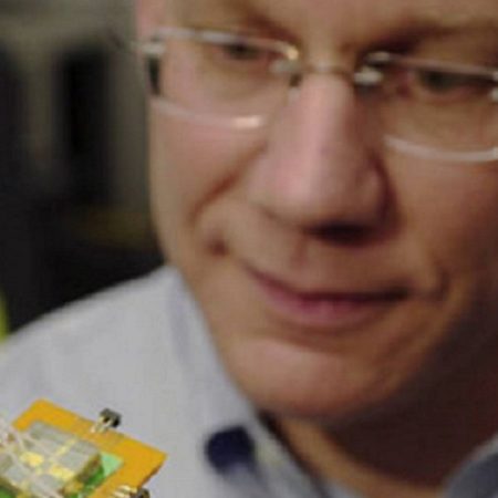 Charles Lieber, presidente del departamento de Química de la Universidad de Harvard (Foto El PaÍs)