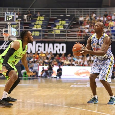 Michael Hicks fue un coloso en el último cuarto para guiar a os orientales. Foto: Prensa Marinos