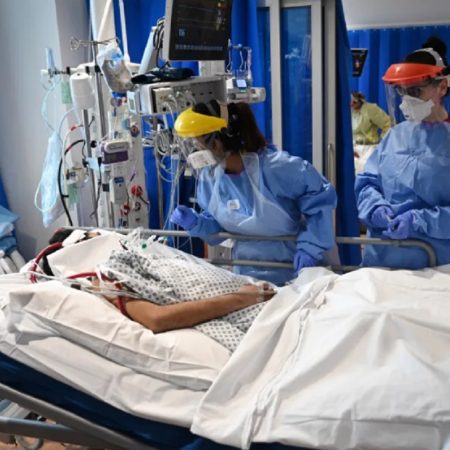 Aumentan hospitalizaciones y muertes