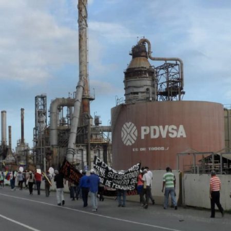 Jubilados de Pdvsa protestaron en El Palito en reclamo del fondo de pensiones