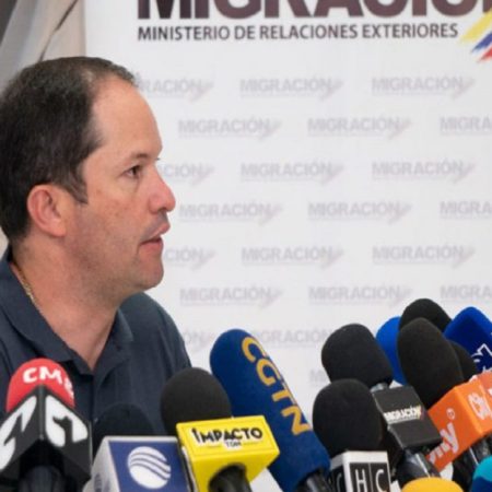 El director de Migración Colombia, Juan Francisco Espinosa, lamentó que los habitantes de Apure tengan que pagar las consecuencias de las asociaciones que durante años ha mantenido el gobierno de Nicolás Maduro con la guerrilla que hace vida en la zona. (Cortesía)