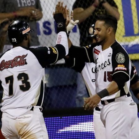 Los Leones del Caracas celebraron ante su público la clasificación a la postemporada./Foto: correodelorinoco.gob.ve