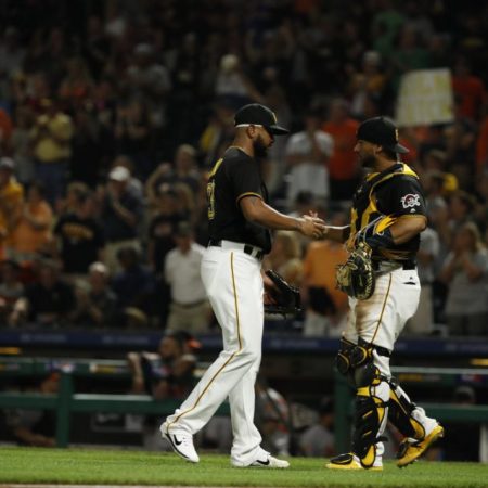 Felipe Rivero volvió a preservar un triunfo de Piratas para llegar a 20 rescates en una sola zafra por primera vez en su carrera./Foto: @Pirates
