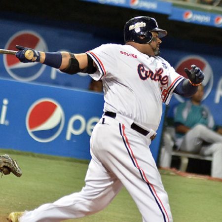 Luis Jiménez destacó para la tribu con soberbio cuadrangular, su número 97 de por vida en la liga/Foto: Lvbp.com