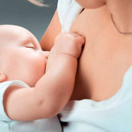 La lactancia materna es fundamental para el buen desarrollo del niño.