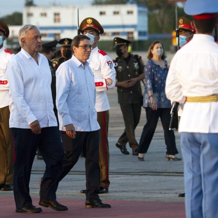 López Obrador aterriza en Cuba. (Foto EFE)