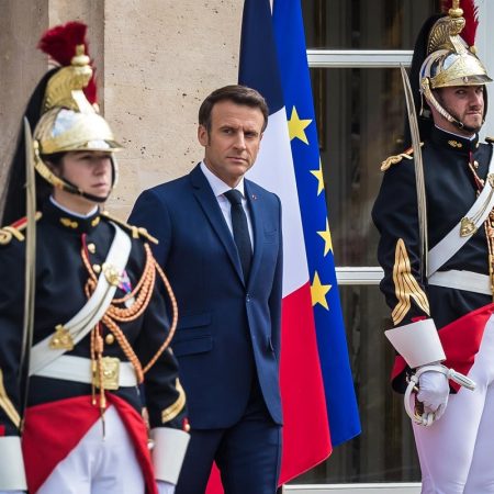 Emmanuel Macron fue investido este sábado para un segundo mandato de cinco años como presidente francés. (Foto Cortesía)