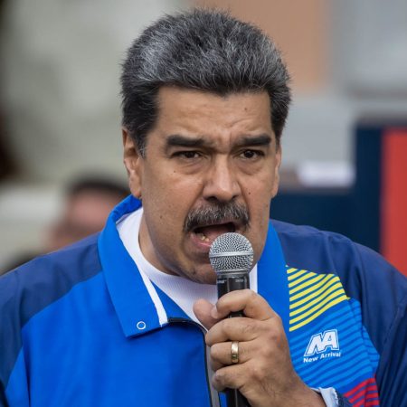 Nicolás Maduro participa en un acto conmemorativo del Día de la juventud en Caracas. Foto EFE