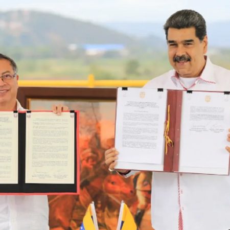 Los presidentes, Nicolás Maduro (d) y Gustavo Petro (i). Foto: EFE