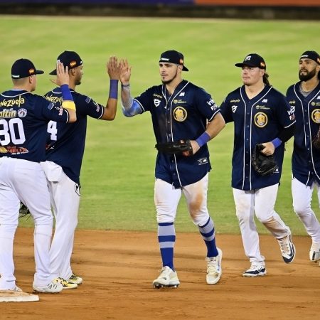 Magallanes vapuleó 10-1 a Caribes en Valencia