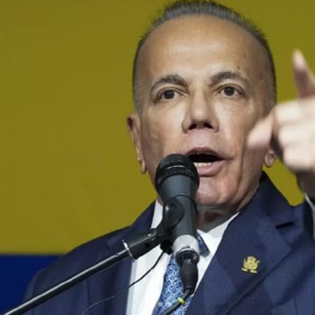 Manuel Rosales aboga por la negociación en medio de la controversia política
