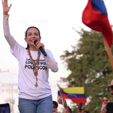 María Corina Machado continúa su gira nacional en el estado Guárico, recibida masivamente con alegría y banderas de Venezuela