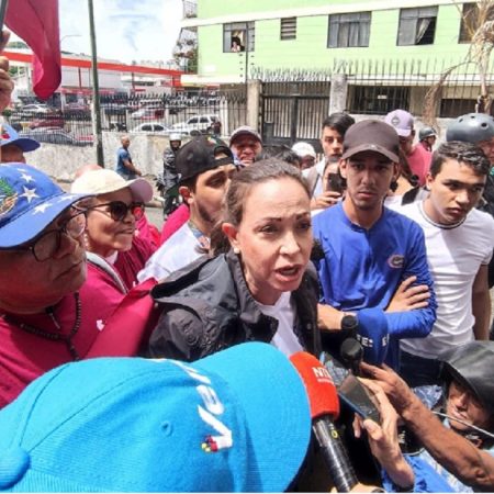 María Corina Machado en Petare enfrentó acciones de violentos. / Foto Crónica Uno