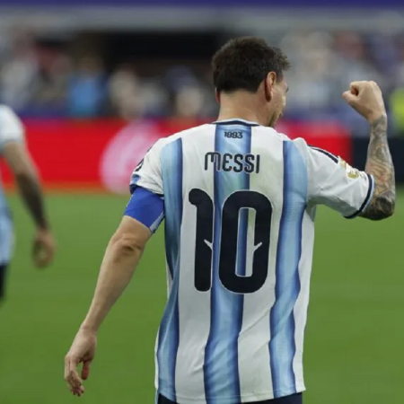 El delantero de Argentina, Leo Messi, celebra el segundo gol del combinado argentino durante el partido del Mundial 2026 entre Argentina y Austria, este lunes en Arlington, Texas. EFE/Mariscal