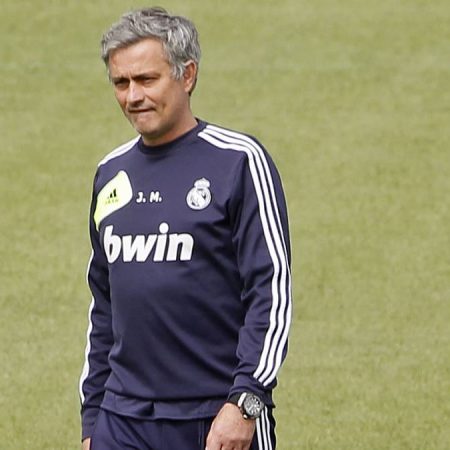 José Mourinho en su época con el Real Madrid. / Foto: @DiarioAs.